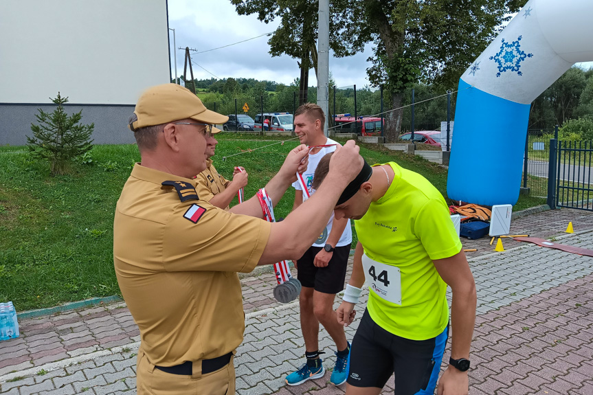 Mistrzostwa strażaków w biegu górskim w Ożennej