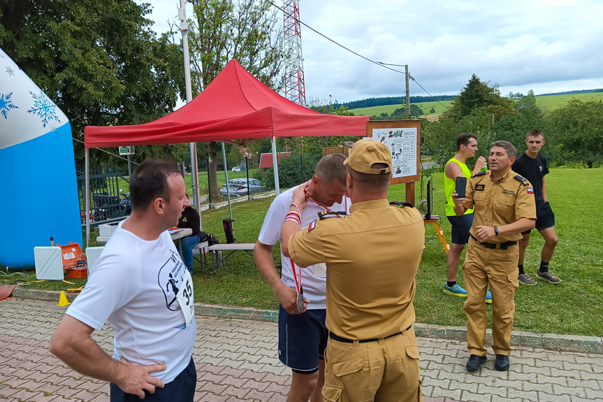 Mistrzostwa strażaków w biegu górskim w Ożennej