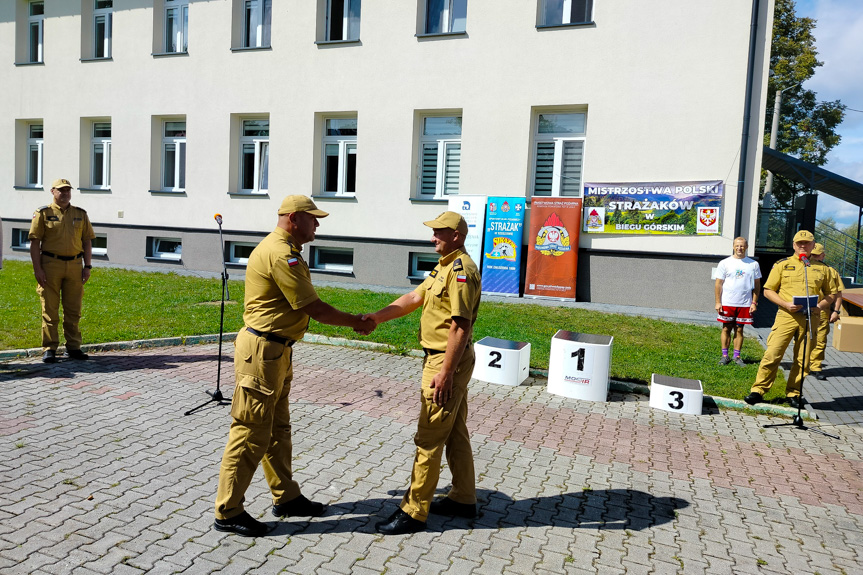 Mistrzostwa strażaków w biegu górskim w Ożennej