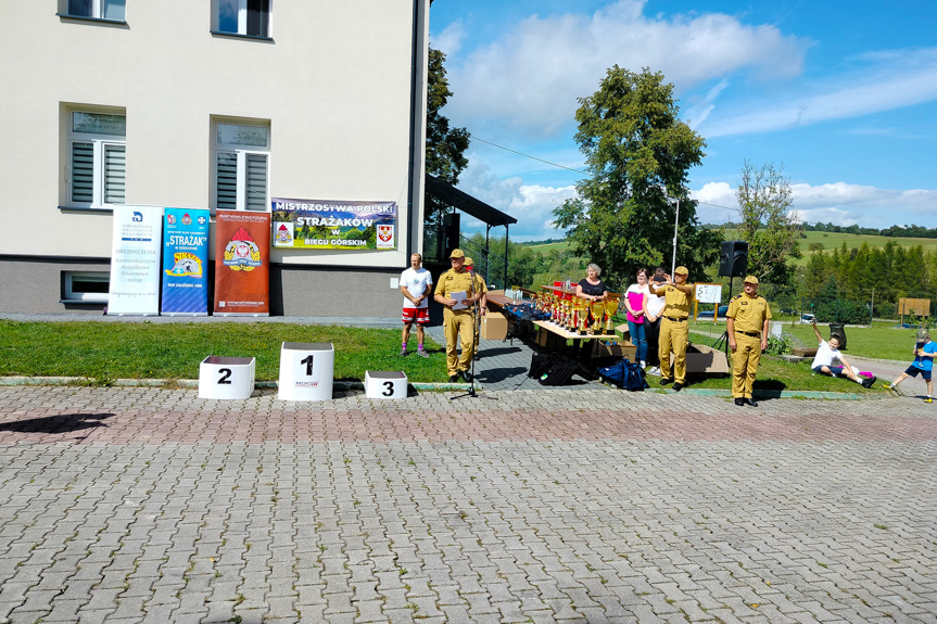 Mistrzostwa strażaków w biegu górskim w Ożennej