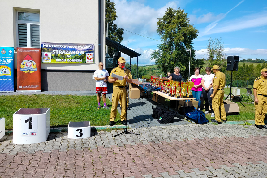 Mistrzostwa strażaków w biegu górskim w Ożennej