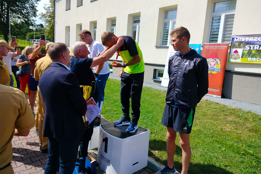 Mistrzostwa strażaków w biegu górskim w Ożennej