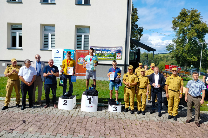 Mistrzostwa strażaków w biegu górskim w Ożennej