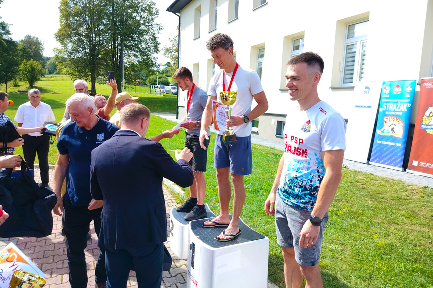 Mistrzostwa strażaków w biegu górskim w Ożennej