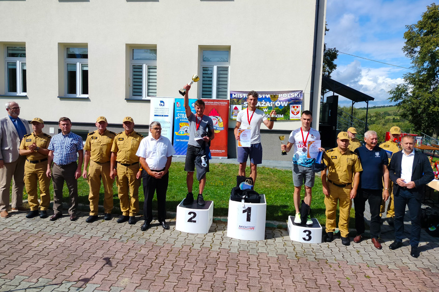 Mistrzostwa strażaków w biegu górskim w Ożennej