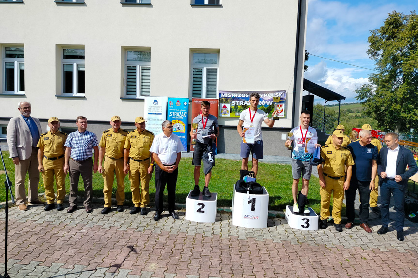 Mistrzostwa strażaków w biegu górskim w Ożennej