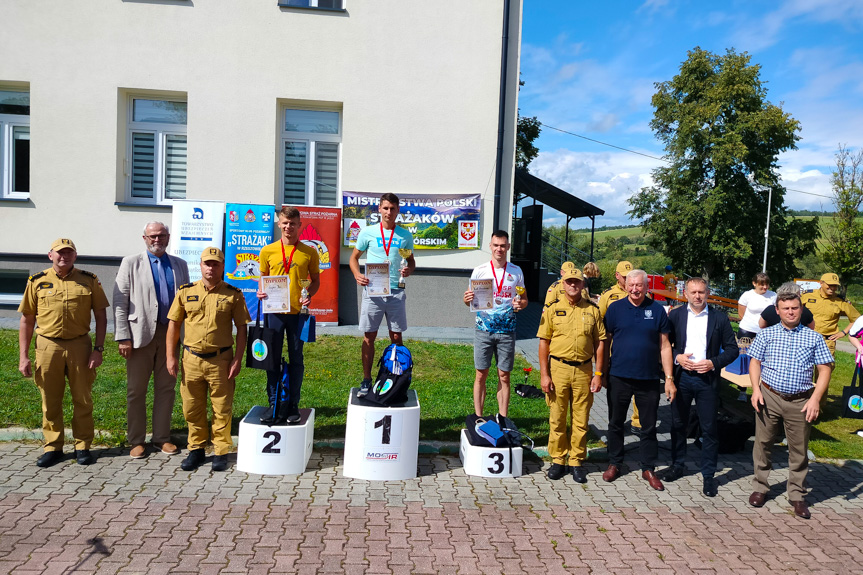 Mistrzostwa strażaków w biegu górskim w Ożennej
