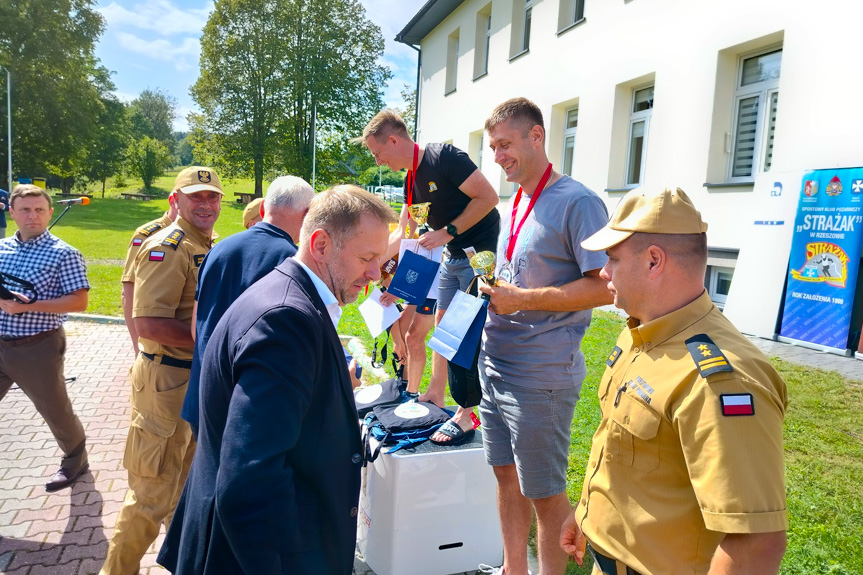 Mistrzostwa strażaków w biegu górskim w Ożennej