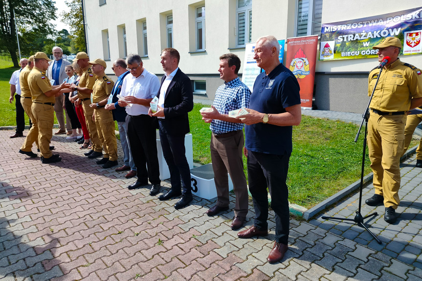 Mistrzostwa strażaków w biegu górskim w Ożennej