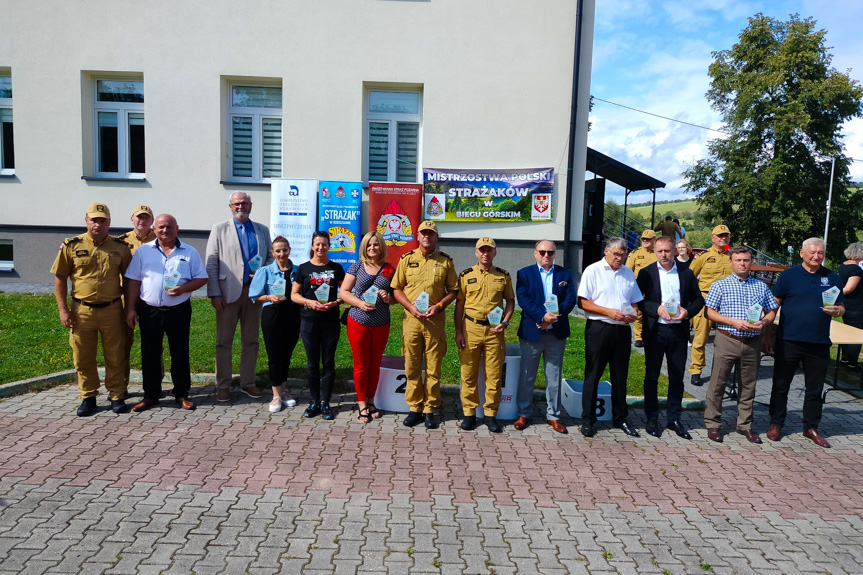 Mistrzostwa strażaków w biegu górskim w Ożennej