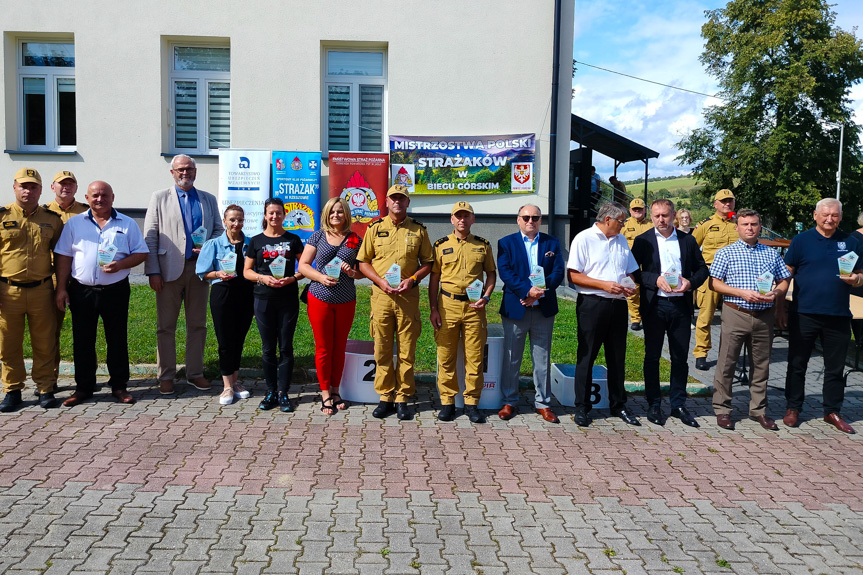 Mistrzostwa strażaków w biegu górskim w Ożennej