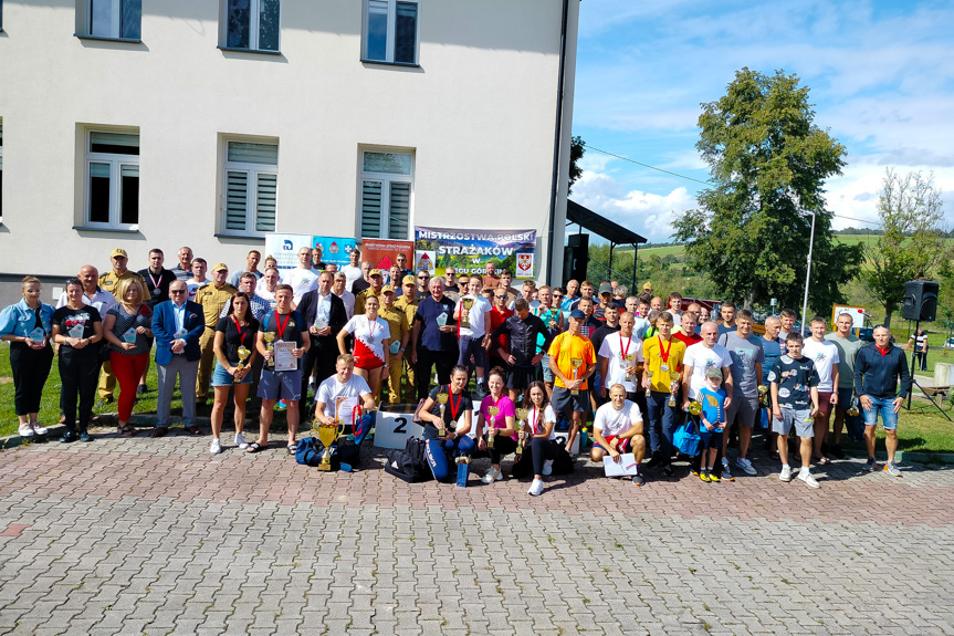 Mistrzostwa strażaków w biegu górskim w Ożennej