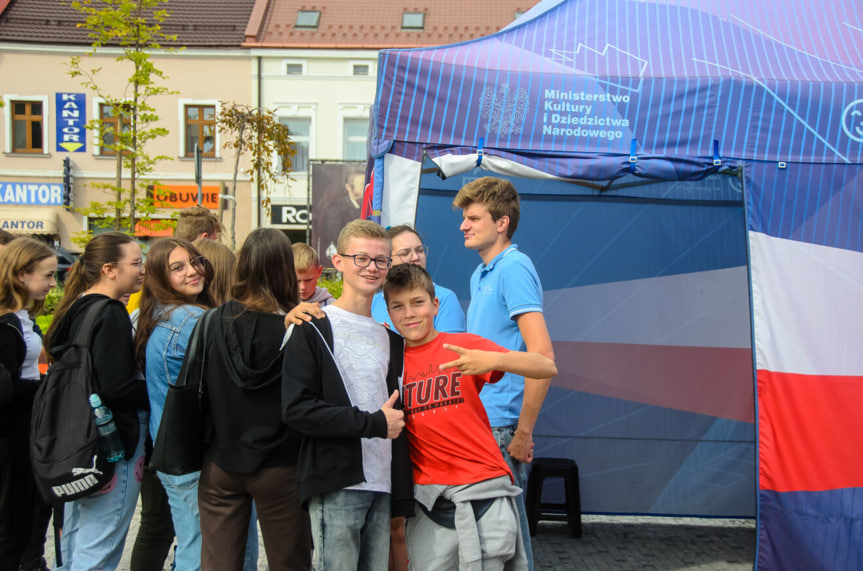 Na jasielski Rynek zawitał Mobilny Wirtualny Teatr Historii "Niepodległa"