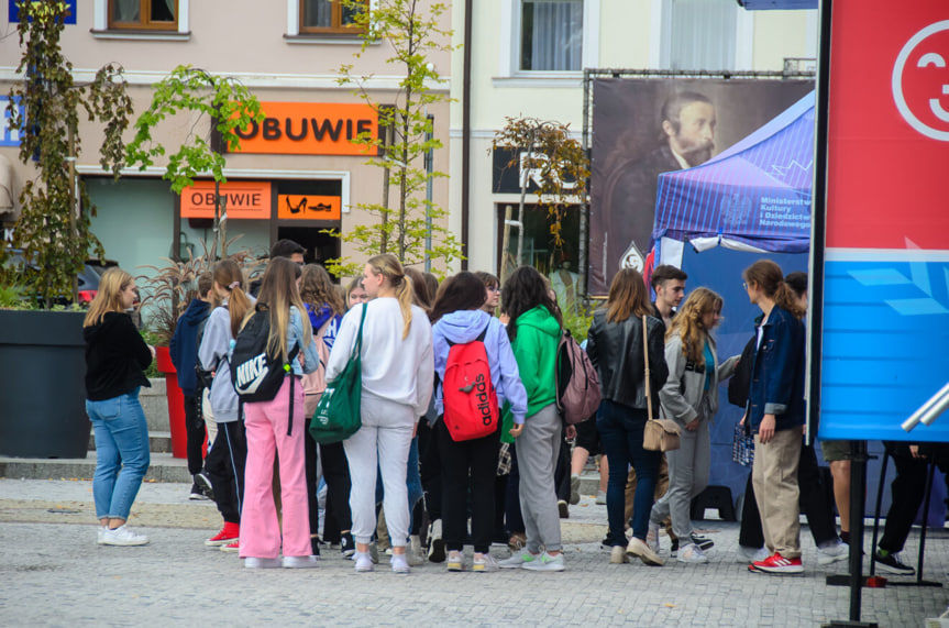 Na jasielski Rynek zawitał Mobilny Wirtualny Teatr Historii "Niepodległa"