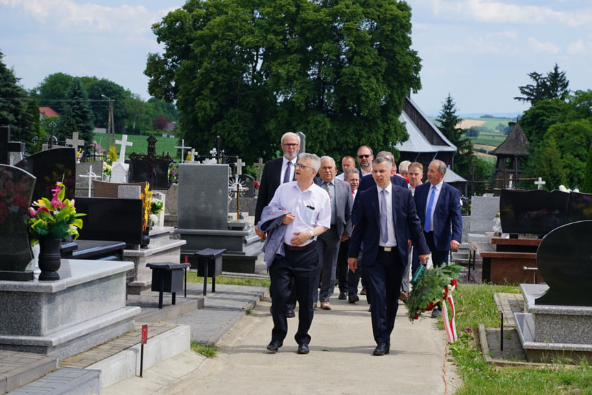 Osłonięcie pomnika mjr Henryka Dobrzańskiego "Hubala"