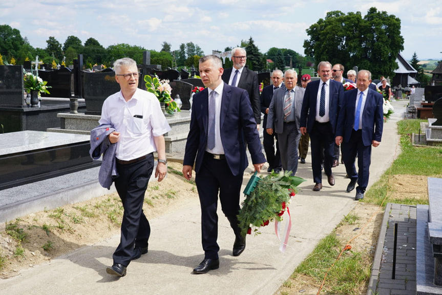 Osłonięcie pomnika mjr Henryka Dobrzańskiego "Hubala"