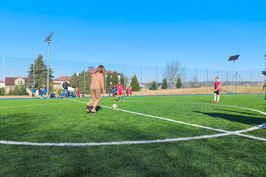 Otwarcie boiska sportowego w Szebniach
