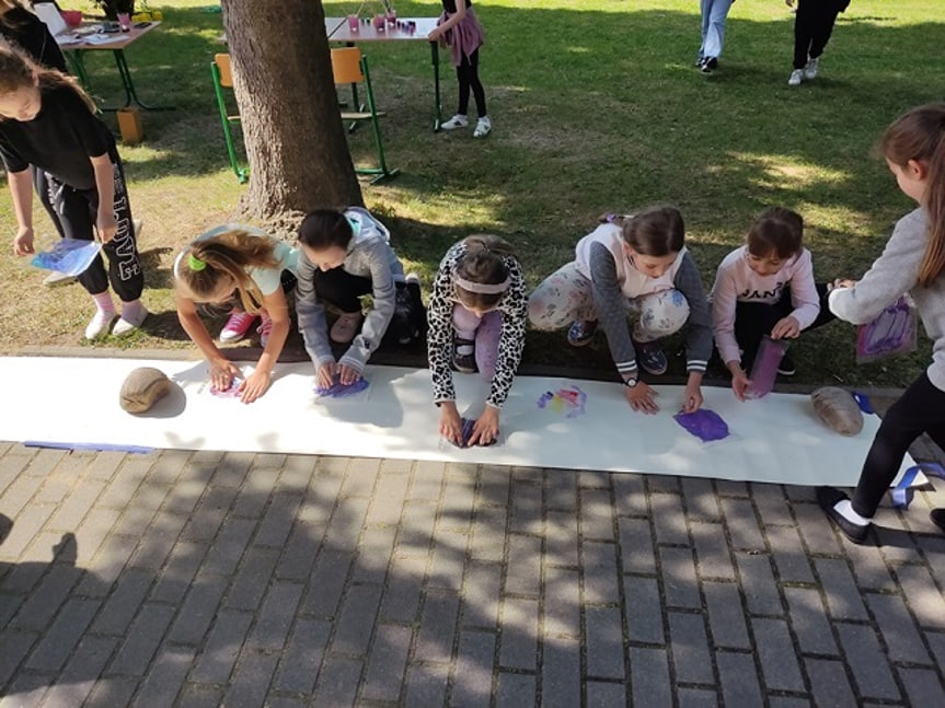 Piknik dla dzieci w bibliotece w Szebniach