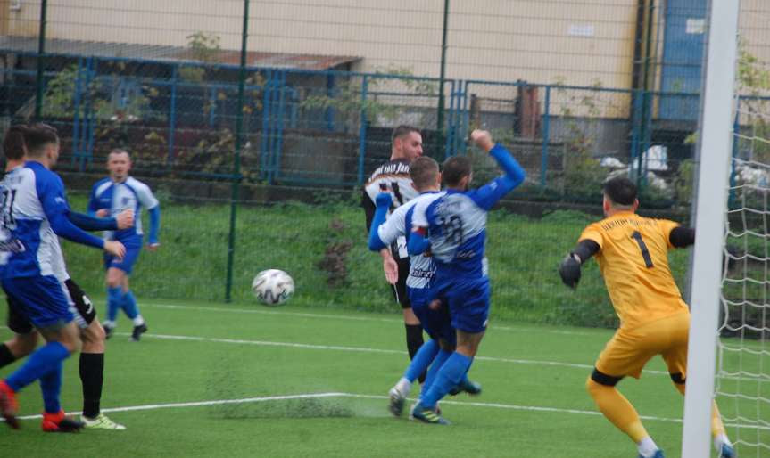 Piłka nożna. IV liga podkarpacka. Mecz Czarni 1910 Jasło - Błękitni Ropczyce 2-0