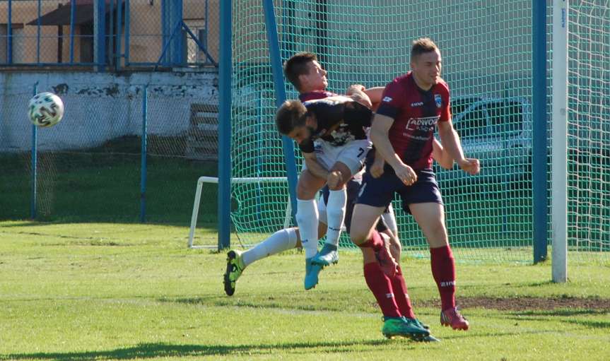 Piłka nożna. IV liga podkarpacka. Mecz Czarni 1910 Jasło - Wisłok Wiśniowa 1-3