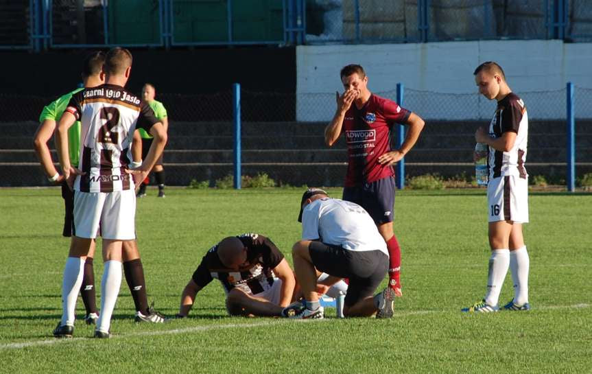 Piłka nożna. IV liga podkarpacka. Mecz Czarni 1910 Jasło - Wisłok Wiśniowa 1-3