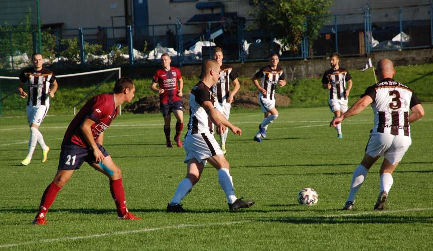 Piłka nożna. IV liga podkarpacka. Mecz Czarni 1910 Jasło - Wisłok Wiśniowa 1-3