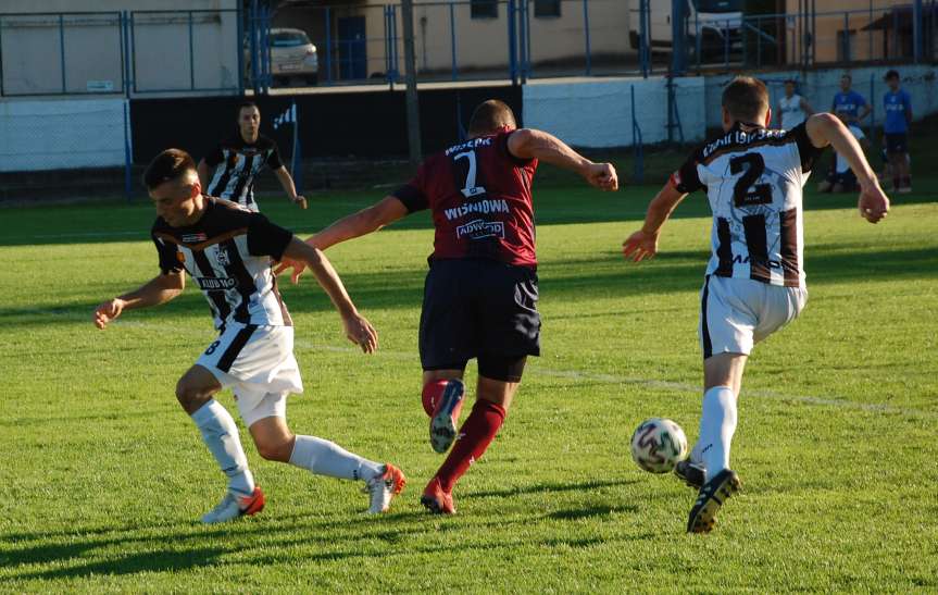 Piłka nożna. IV liga podkarpacka. Mecz Czarni 1910 Jasło - Wisłok Wiśniowa 1-3