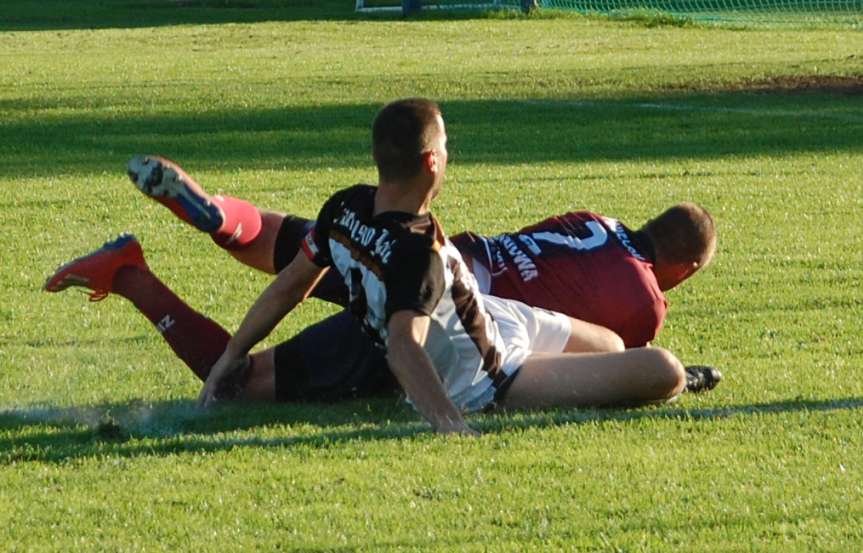 Piłka nożna. IV liga podkarpacka. Mecz Czarni 1910 Jasło - Wisłok Wiśniowa 1-3