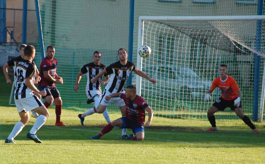 Piłka nożna. IV liga podkarpacka. Mecz Czarni 1910 Jasło - Wisłok Wiśniowa 1-3