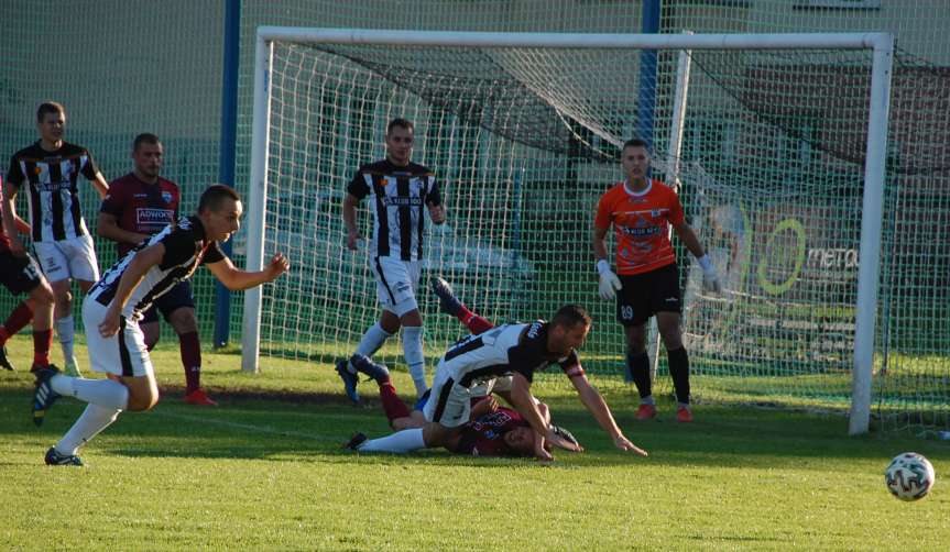 Piłka nożna. IV liga podkarpacka. Mecz Czarni 1910 Jasło - Wisłok Wiśniowa 1-3