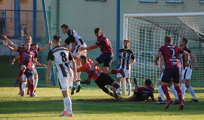 Piłka nożna. IV liga podkarpacka. Mecz Czarni 1910 Jasło - Wisłok Wiśniowa 1-3