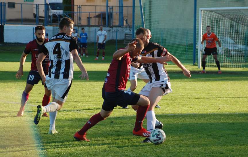 Piłka nożna. IV liga podkarpacka. Mecz Czarni 1910 Jasło - Wisłok Wiśniowa 1-3