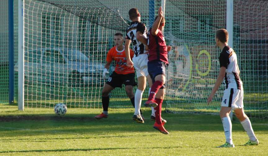 Piłka nożna. IV liga podkarpacka. Mecz Czarni 1910 Jasło - Wisłok Wiśniowa 1-3
