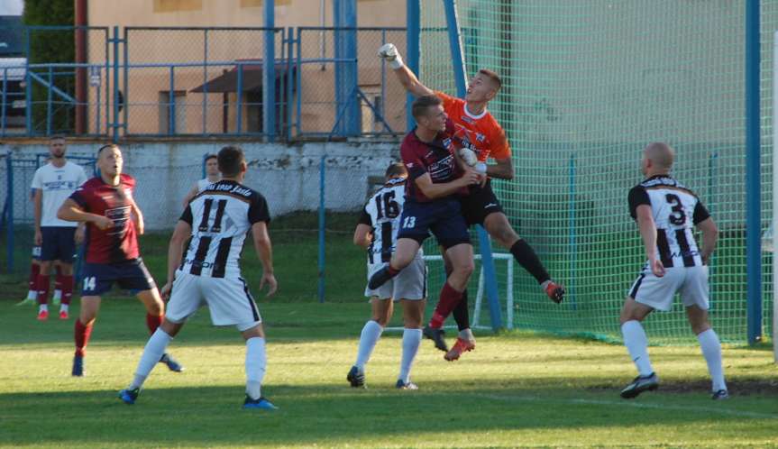 Piłka nożna. IV liga podkarpacka. Mecz Czarni 1910 Jasło - Wisłok Wiśniowa 1-3