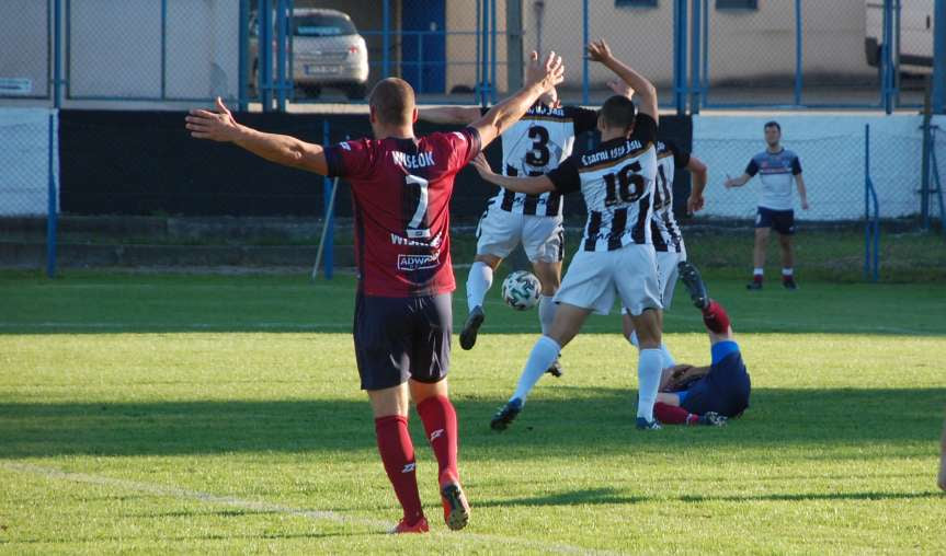 Piłka nożna. IV liga podkarpacka. Mecz Czarni 1910 Jasło - Wisłok Wiśniowa 1-3