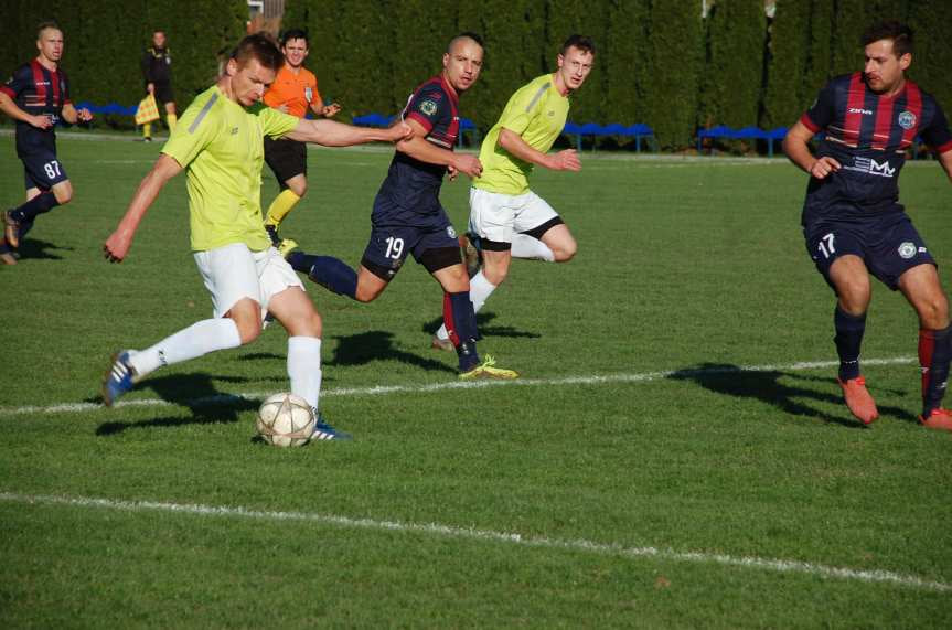 Piłka nożna. V liga krośnieńska. LKS Skołyszyn - Ostoja Kołaczyce 2-2