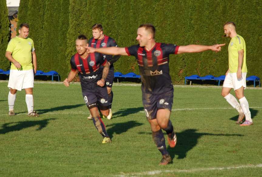 Piłka nożna. V liga krośnieńska. LKS Skołyszyn - Ostoja Kołaczyce 2-2