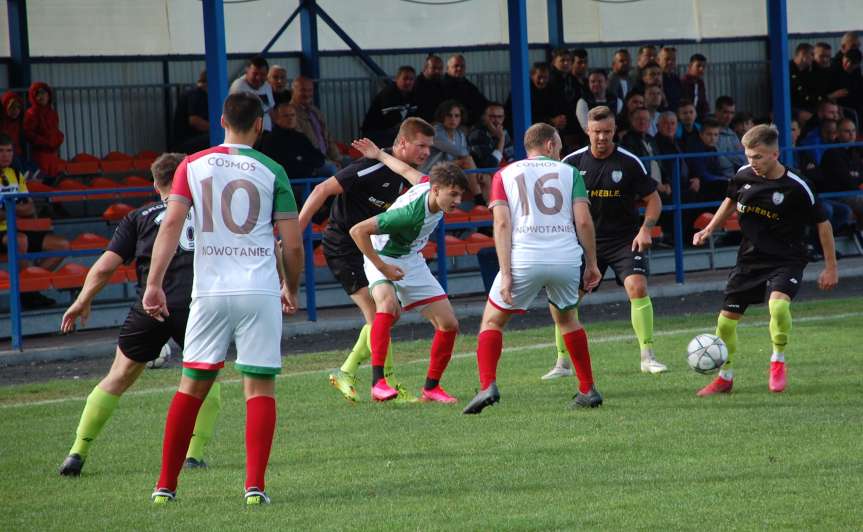 Piłka nożna. V liga krośnieńska. Mecz LKS Skołyszyn - Cosmos Nowotaniec 0-7