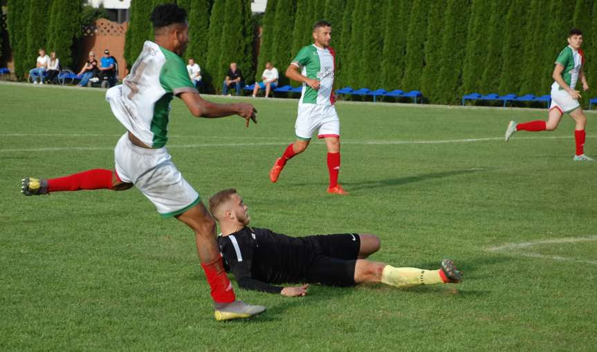 Piłka nożna. V liga krośnieńska. Mecz LKS Skołyszyn - Cosmos Nowotaniec 0-7