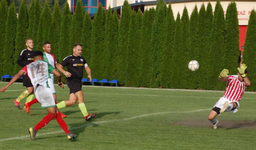 Piłka nożna. V liga krośnieńska. Mecz LKS Skołyszyn - Cosmos Nowotaniec 0-7