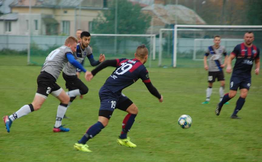 Piłka nożna. V liga krośnieńska. Mecz Nafta Jedlicze - Ostoja Kołaczyce 1-3