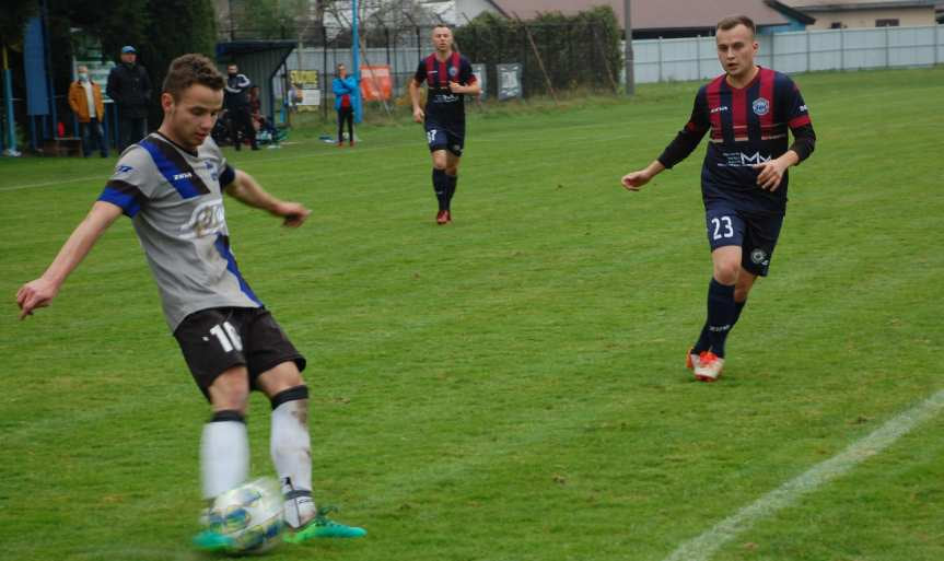 Piłka nożna. V liga krośnieńska. Mecz Nafta Jedlicze - Ostoja Kołaczyce 1-3