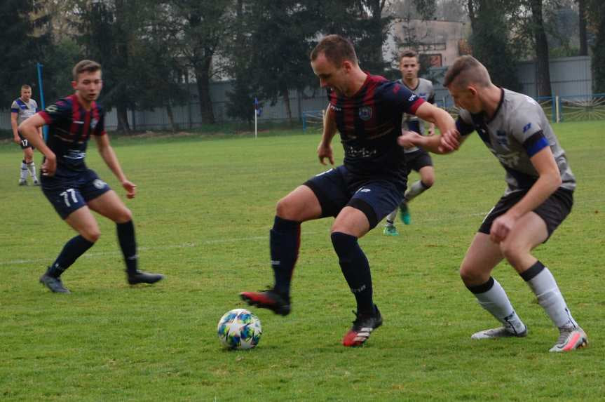 Piłka nożna. V liga krośnieńska. Mecz Nafta Jedlicze - Ostoja Kołaczyce 1-3