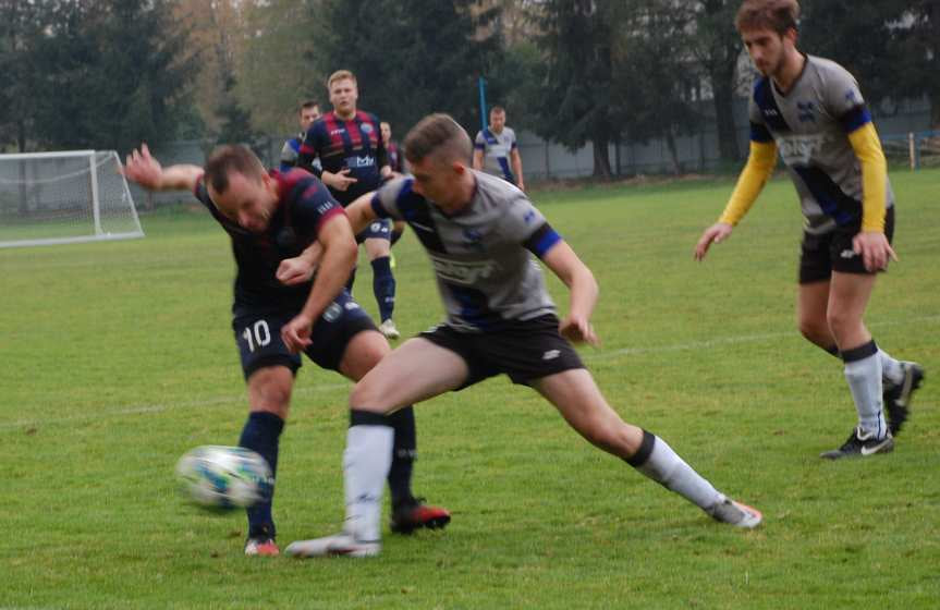 Piłka nożna. V liga krośnieńska. Mecz Nafta Jedlicze - Ostoja Kołaczyce 1-3