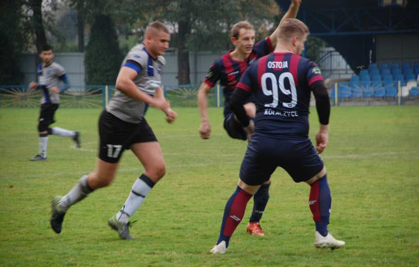 Piłka nożna. V liga krośnieńska. Mecz Nafta Jedlicze - Ostoja Kołaczyce 1-3