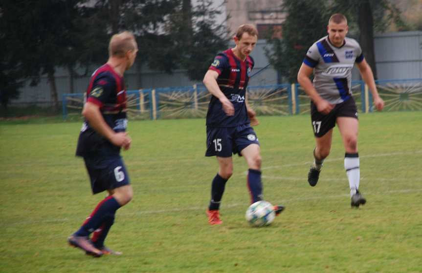 Piłka nożna. V liga krośnieńska. Mecz Nafta Jedlicze - Ostoja Kołaczyce 1-3