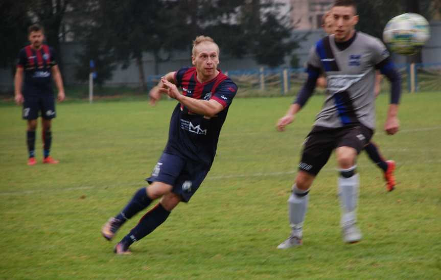 Piłka nożna. V liga krośnieńska. Mecz Nafta Jedlicze - Ostoja Kołaczyce 1-3