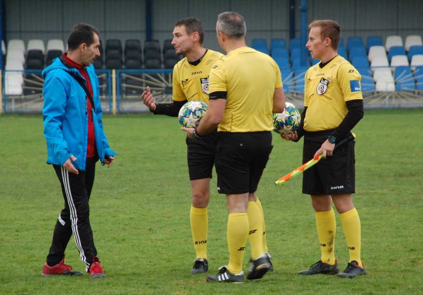 Piłka nożna. V liga krośnieńska. Mecz Nafta Jedlicze - Ostoja Kołaczyce 1-3