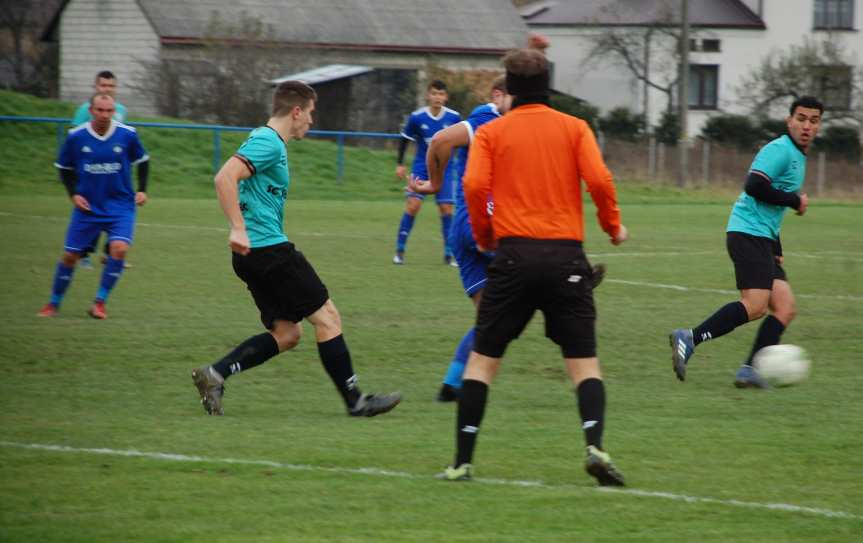 Piłka nożna. V liga krośnieńska. Mecz Tempo Nienaszów - Cosmos Nowotaniec 1-1