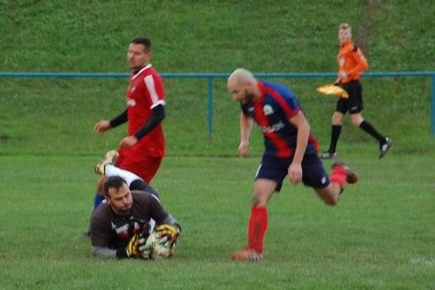 Piłka nożna. V liga krośnieńska. Mecz Tempo Nienaszów - Orzeł Faliszówka 2-0